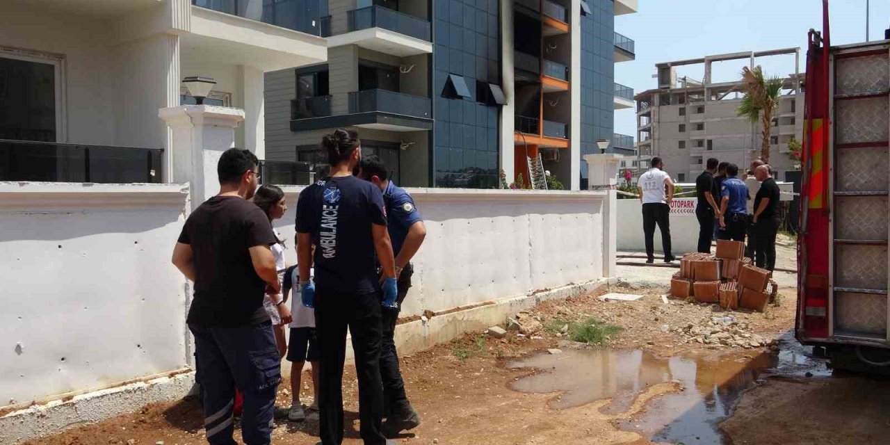 Antalya’da Ev Yangınında 1 Kişi Yaralandı
