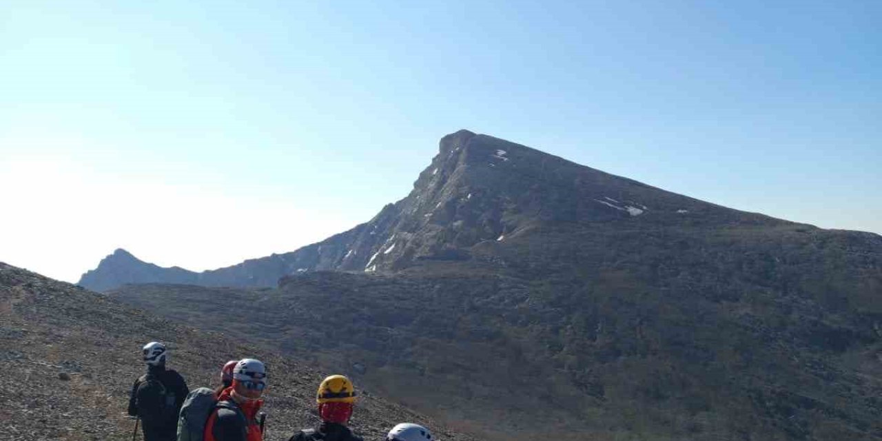 Sporcular Bolkarların Zirvesinde Doğayla Buluştu