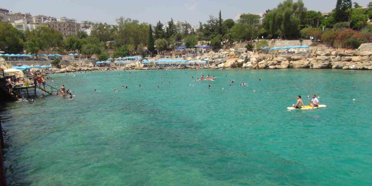 Tatlı Ve Tuzlu Suyun Birleştiği Doğal Havuz ’yapraklı Koy’