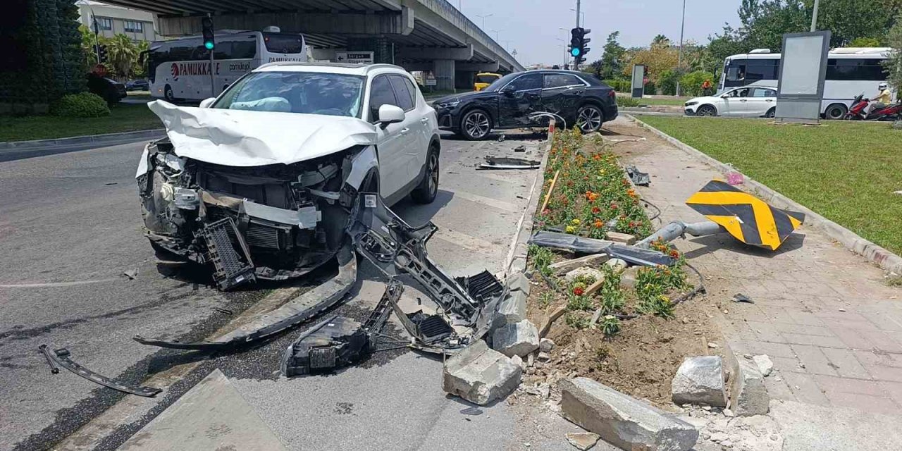 Hurdaya Dönen Lüks Araçlardan Burunları Bile Kanamadan Çıktılar