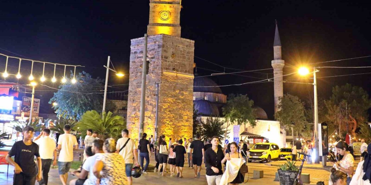 Nüfusu Gündüz 82, Gece 10 Bin