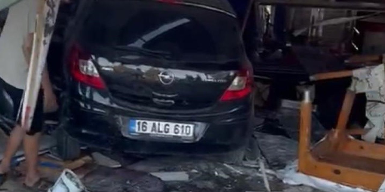 Otomobil, Lokantaya Girdi: 5 Kişi Hastanelik Oldu