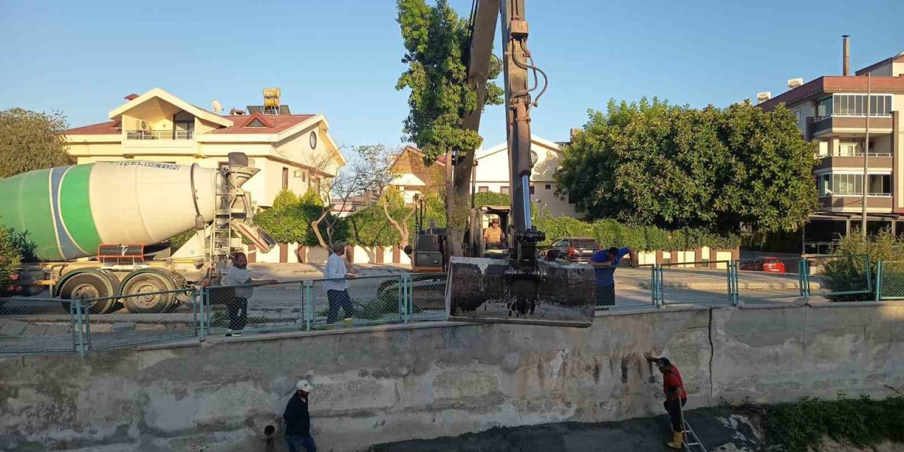 Cetvel Kanalı’nda Tadilat Sırasında Kaldırım Taşları Ve Zemin Zarar Gördü
