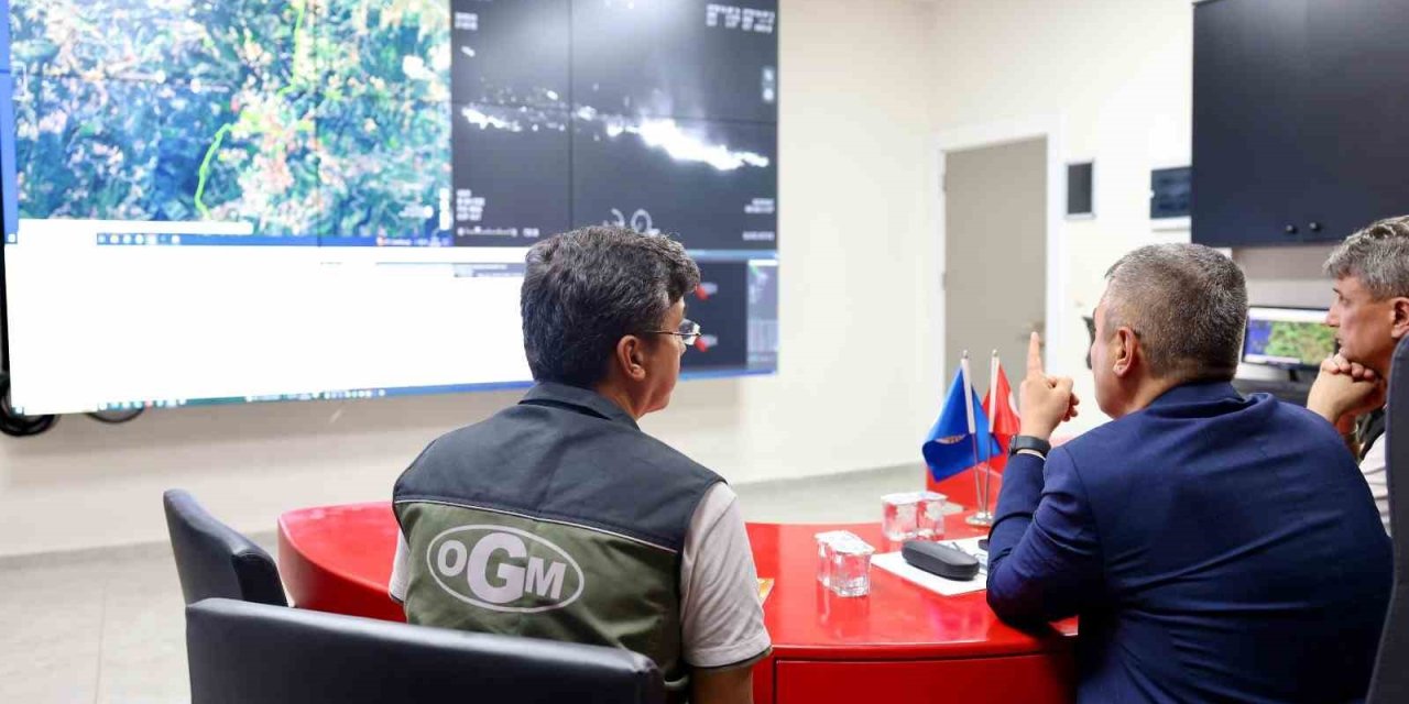 Vali Toros Yangın Yönetim Merkezinde İncelemelerde Bulundu