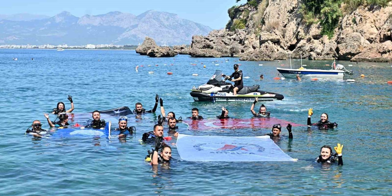 Muratpaşa’nın Mavi Bayrakları Plajlara Çekildi