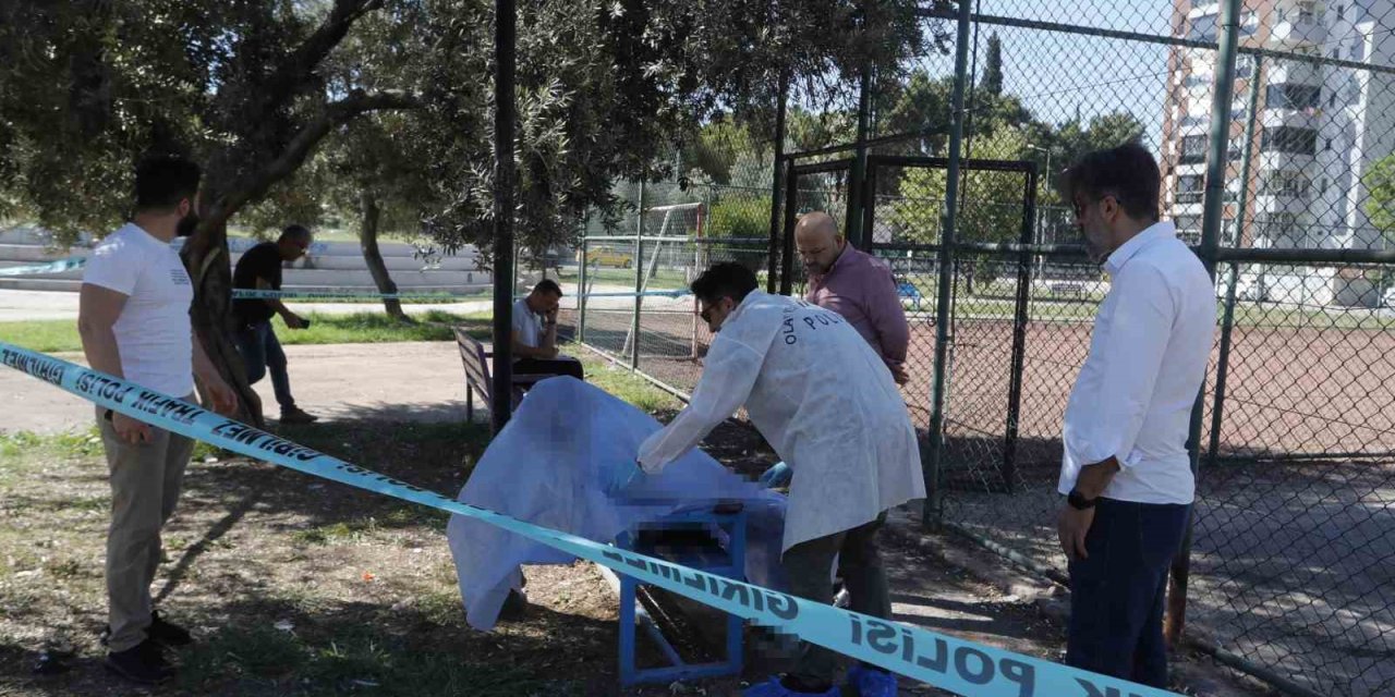 Oturduğu Bankta Ölü Bulundu