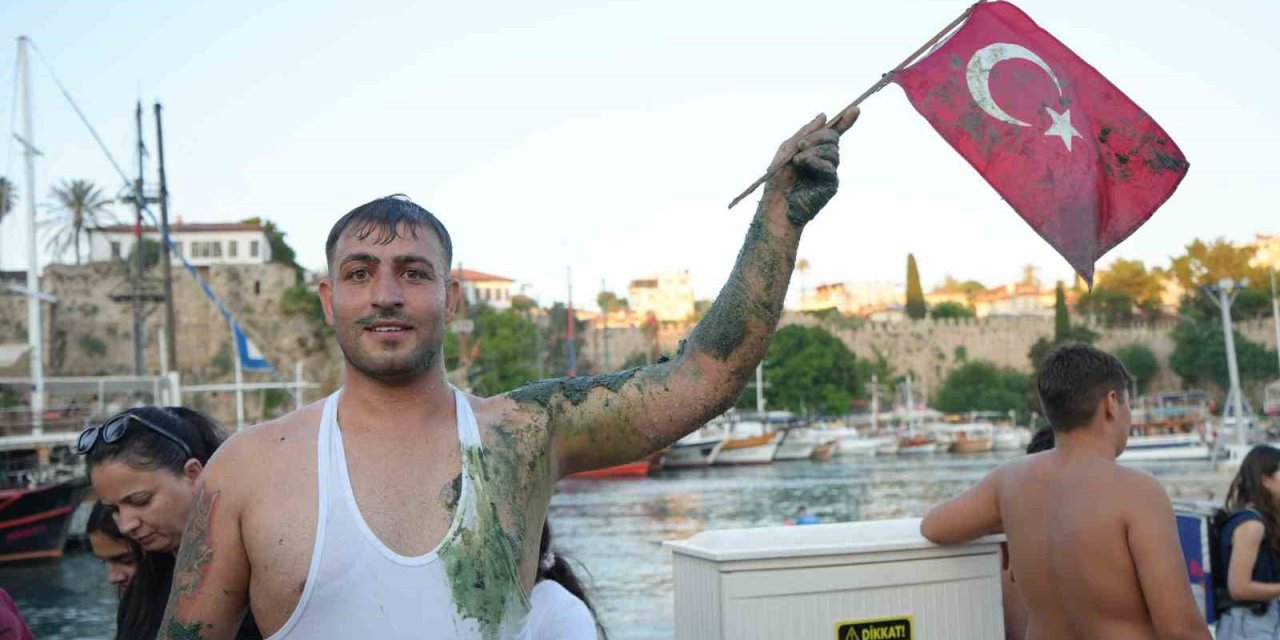 Kabotaj Coşkusu Antalya’da Denizle Buluştu, Geleneksel Bayrak Yarışı Nefes Kesti