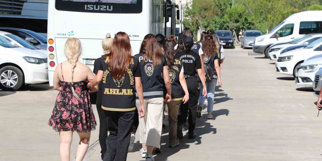 Fuhuş Bahanesiyle Çağırdıkları Kişileri Gasp Ettiler