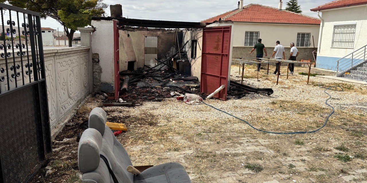 Kulu’da Evin Bahçesindeki Garajda Yangın