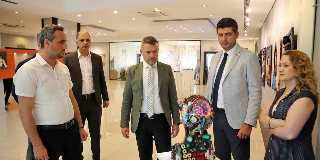 Geri Dönüşüm Ve Sanat El Ele Verdi: Atıktan Sanata Sergisi Açıldı