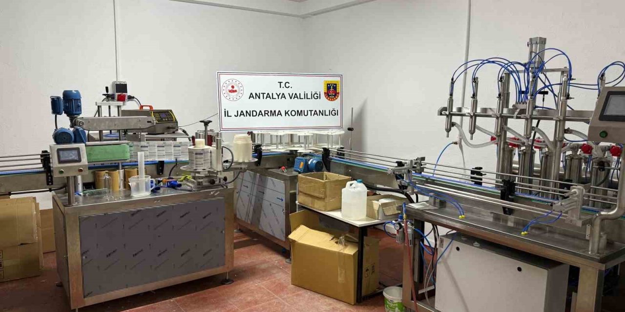 Antalya’da 46 Bin Litre Sahte İçki Ele Geçirildi: 3 Tutuklama