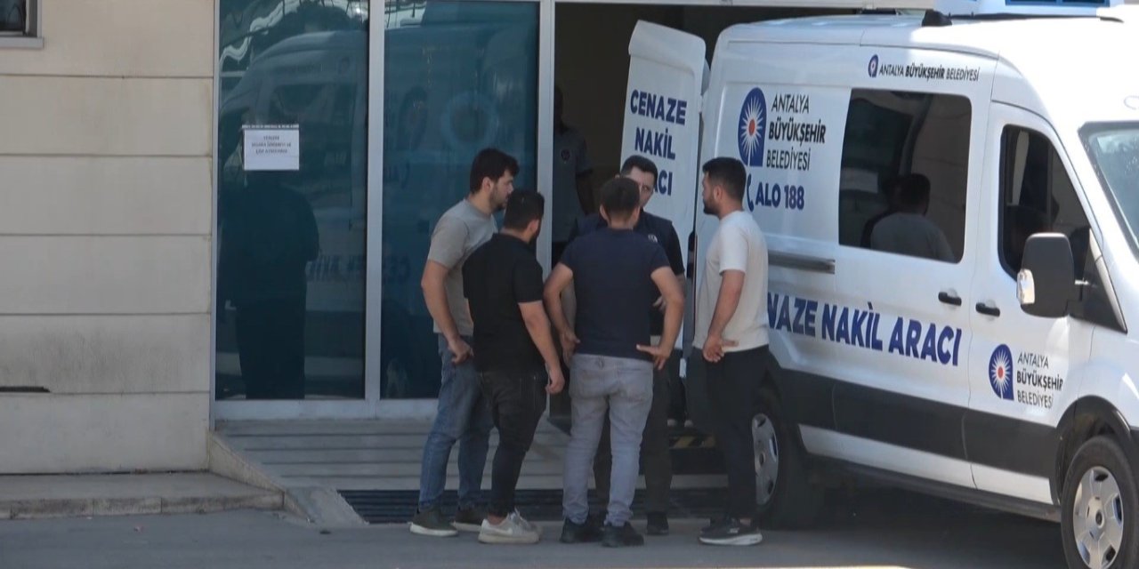 Ağabeyi Tarafından 14 Bıçak Darbesi İle Öldürülen Genç Kızın Cenazesi Teslim Alındı