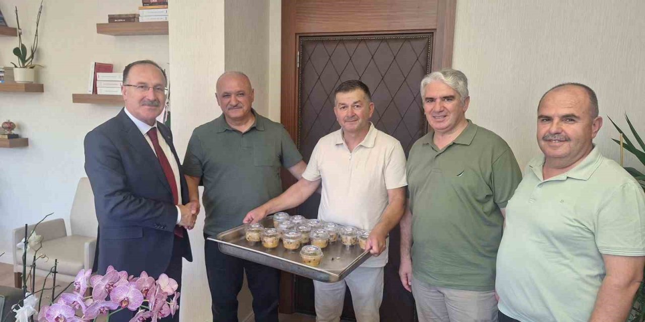 Antalya’da Eğitimciler Aşure Geleneğinde Buluştu