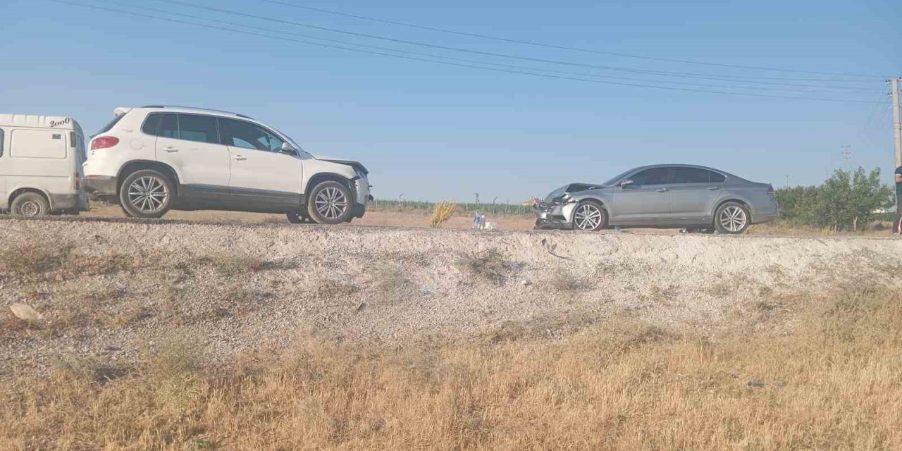 Otomobiller Çarpıştı, 1 Çocuk Öldü, 6 Kişi Yaralandı