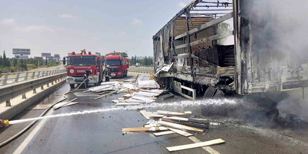 Kaza Yapan Tır Alev Alev Yandı