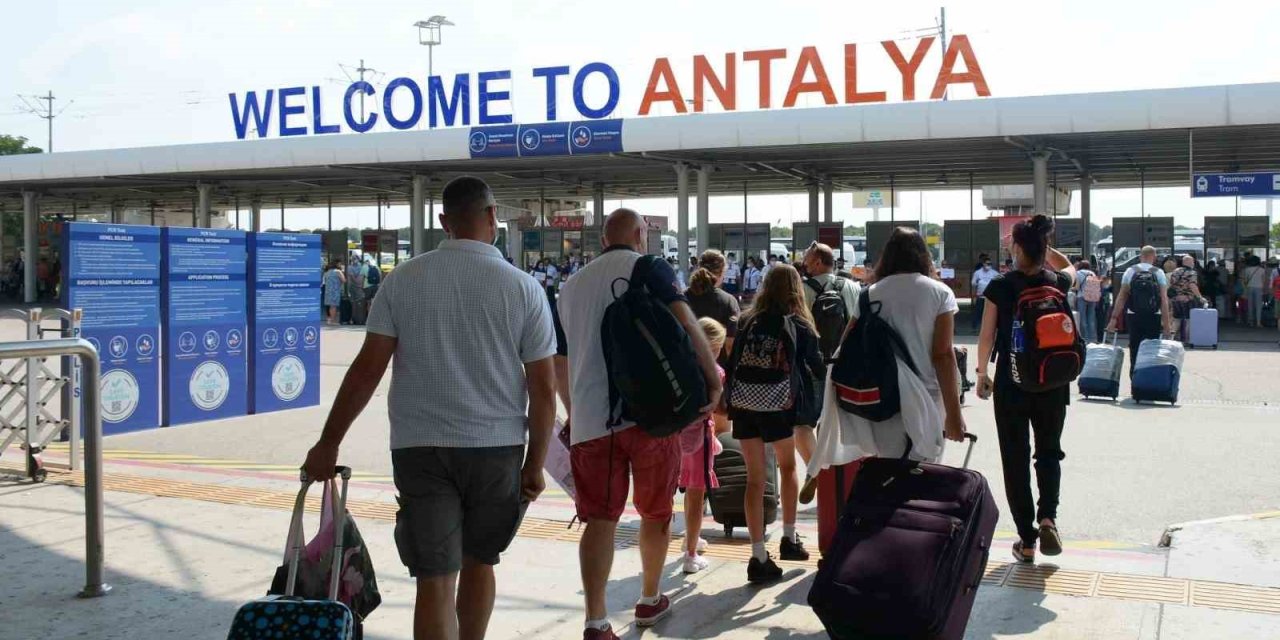 Antalya’ya Havayolu İle Son 5 Yılda En Çok Girişi Yapılan Temmuz Günü Rekoru Kırıldı