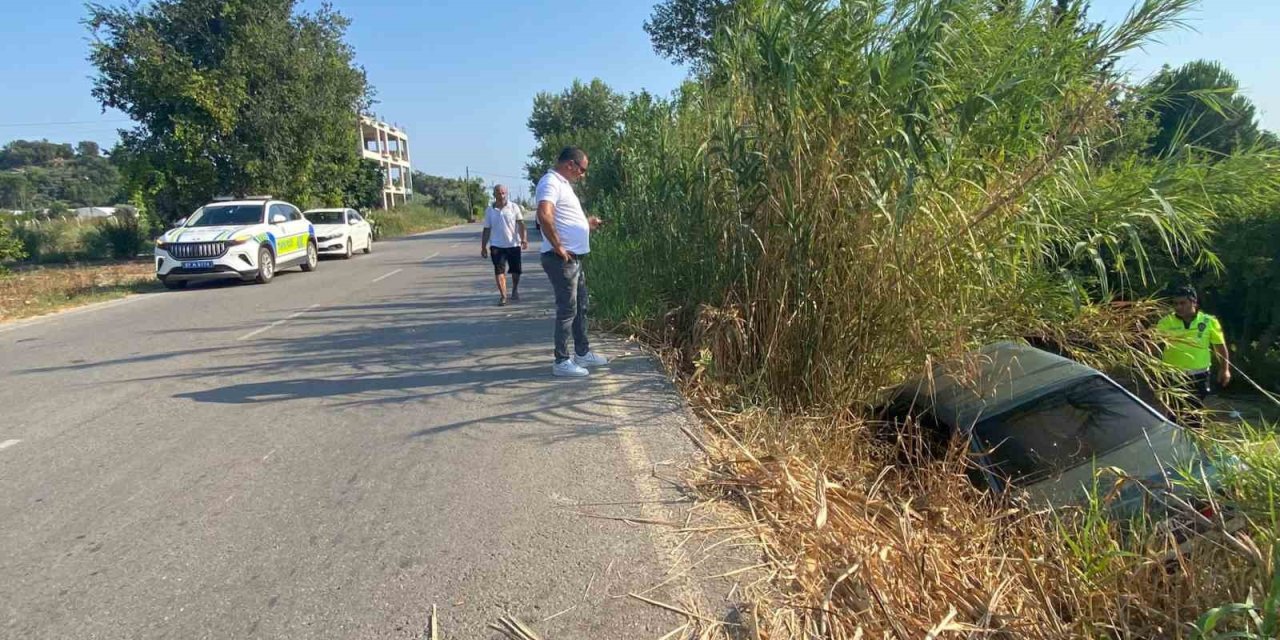 Antalya’da Otomobil Şarampole Uçtu: Anne Ve Kızı Yaralandı