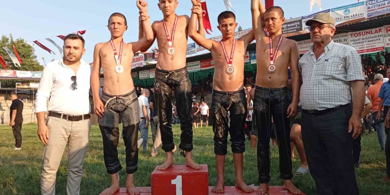 Manavgatlı Minik Güreşçiler Çifte Madalyayla Döndü