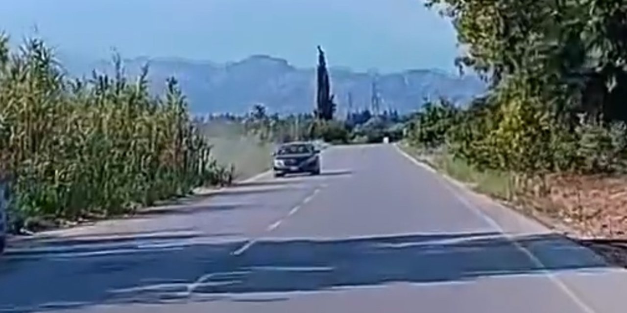 Anne Ve Kızının Yaralandığı Kazada Otomobilin Şarampole Düştüğü Anlar Kamerada