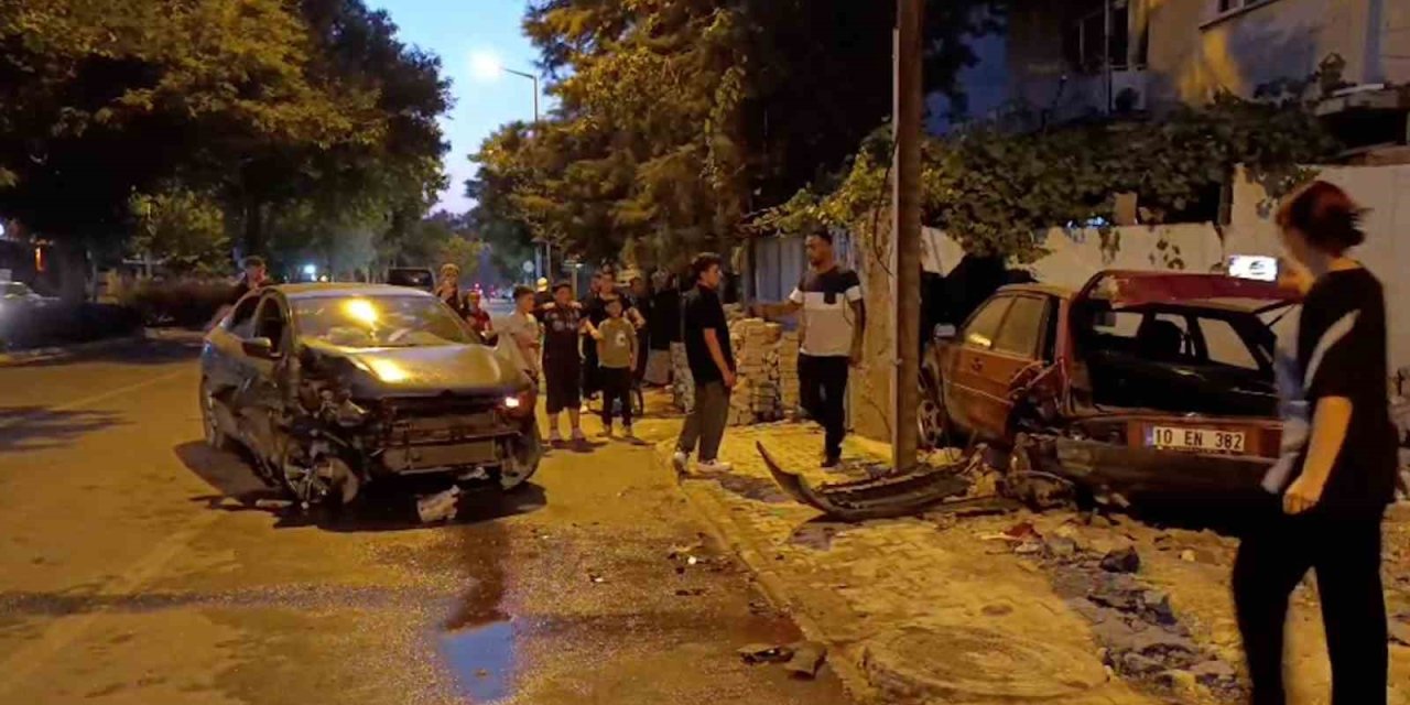 Bisikletli Çocuğa Çarpmamak İçin Direksiyonu Kırdı, Park Halindeki Araca Çarptı