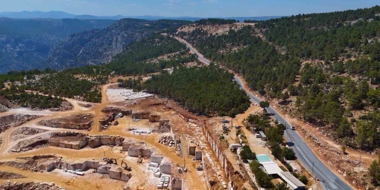 Gülnar’da 30 Kilometrelik Grup Yolu Yenileniyor