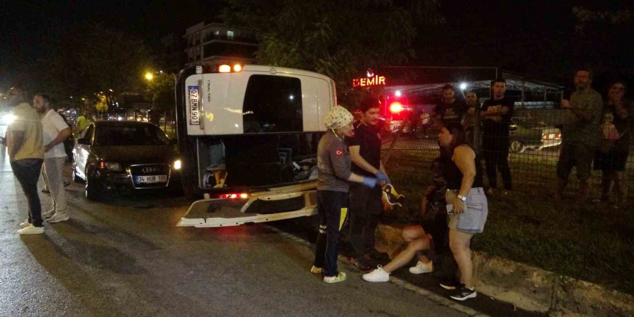 Devrilen Minibüsten Burunları Bile Kanamadan Çıktılar