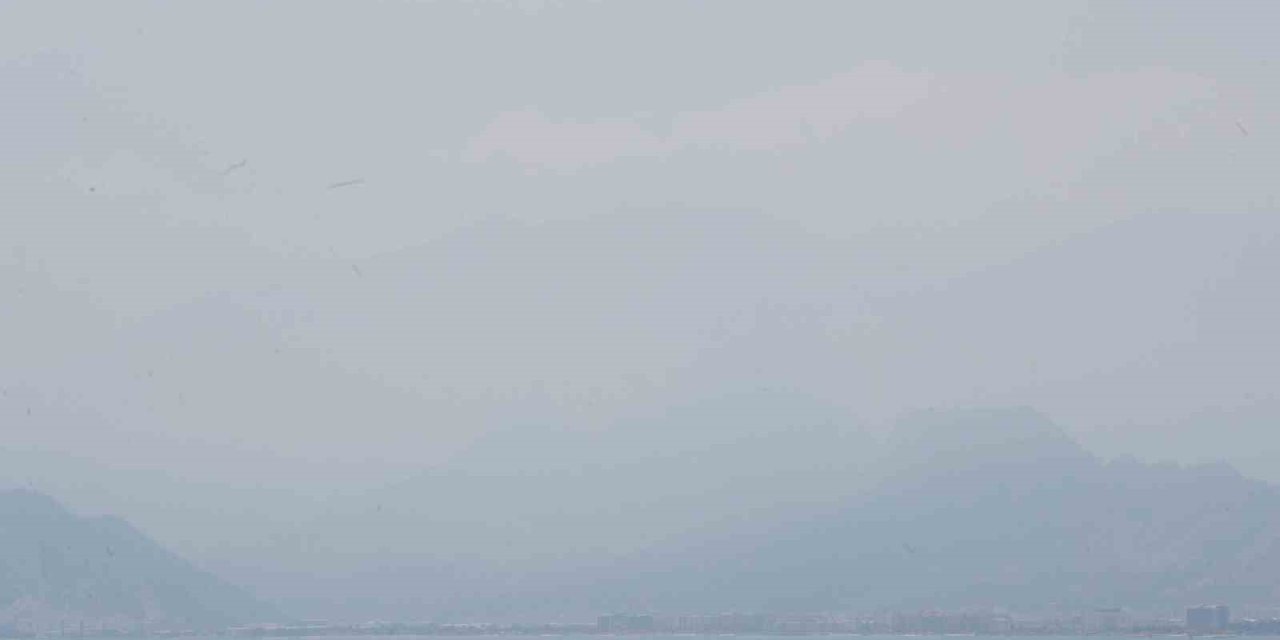 Antalya’nın Simgesi Beydağları Nem Bulutu Arasında Kayboldu