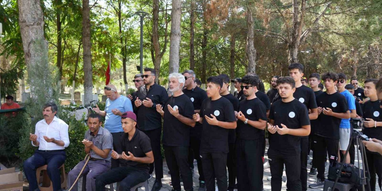Şehit Ömer Halisdemir Kabri Başında Anıldı