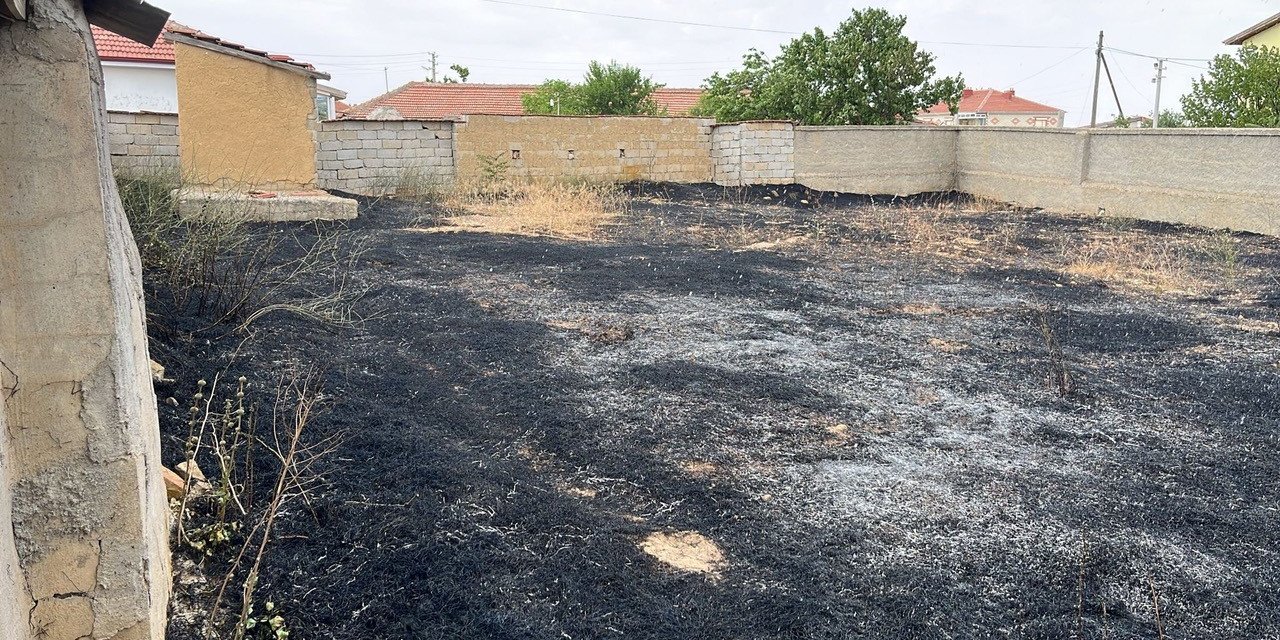 Kulu’da Bahçedeki Ot Yangını Korkuttu