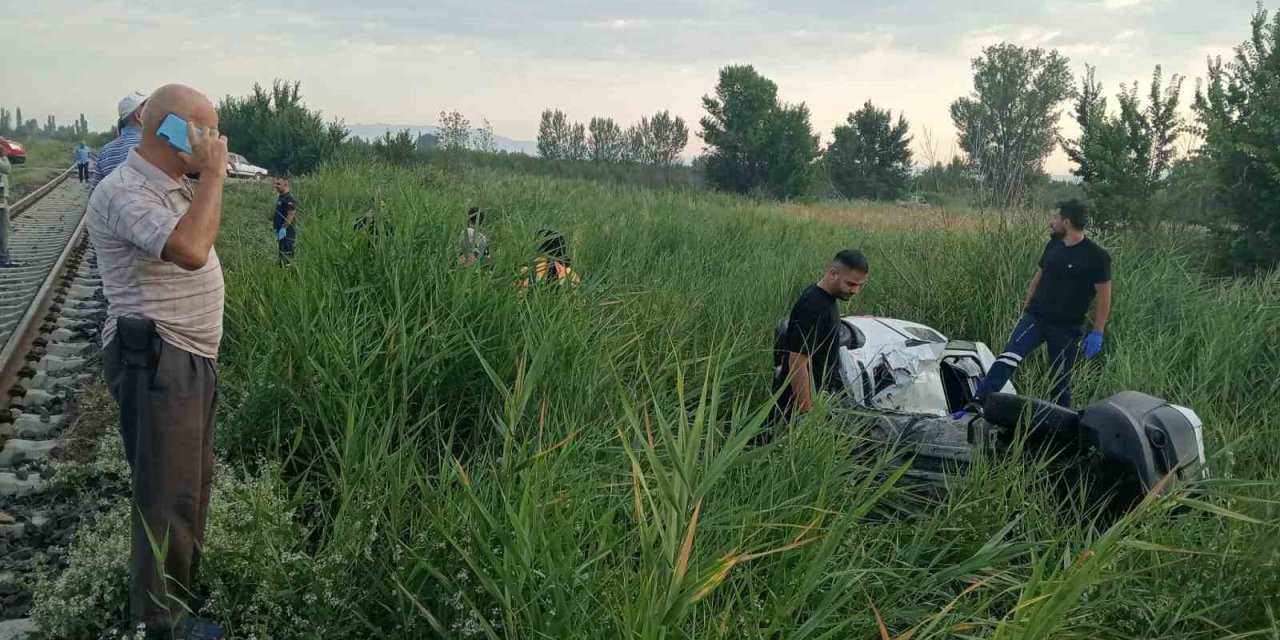 Trenin Çarptığı Araçta Tatile Gelen Gurbetçi Vatandaş Öldü