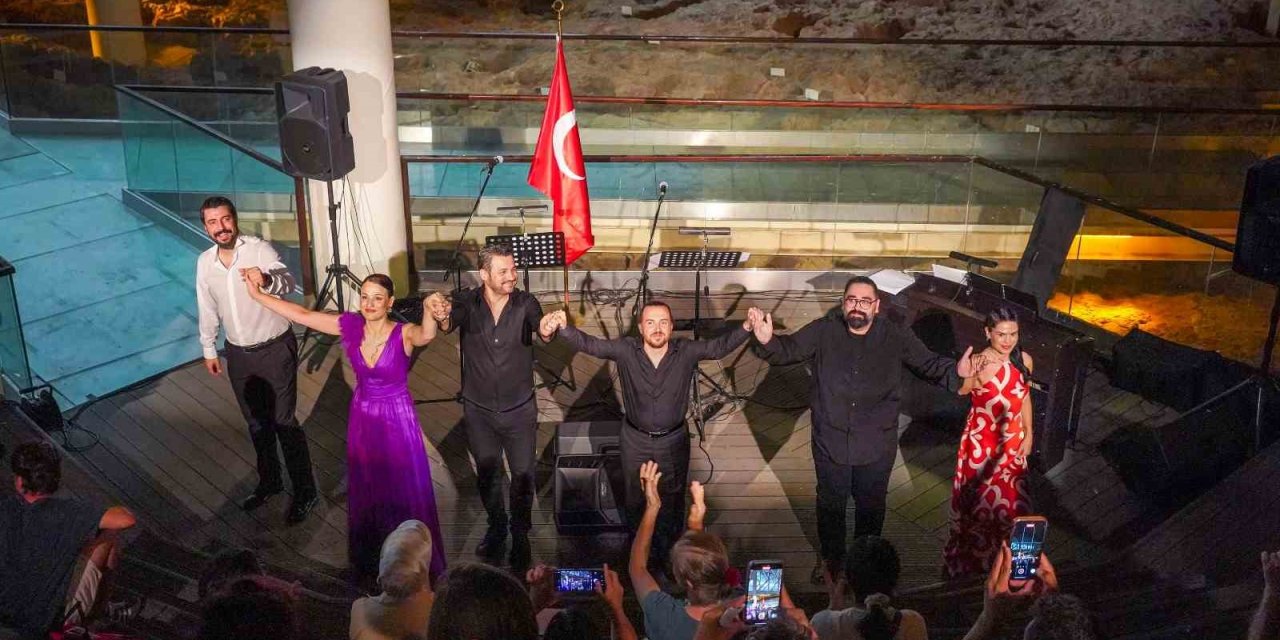 Antalya Dob’dan ’zaferin Adı Türkiye’ Konseri