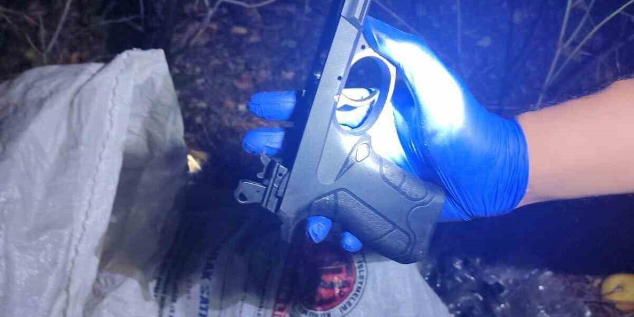 Ağaç Altında Çuval İçinde Tabanca Ve Tüfek Parçaları Bulundu