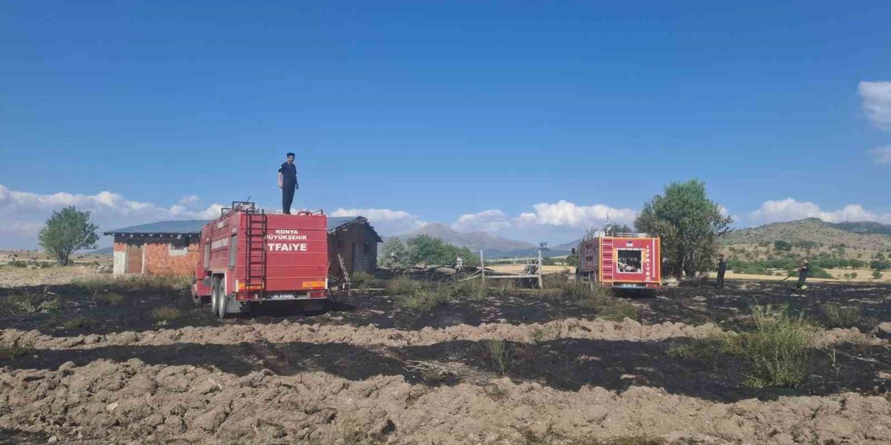 Beyşehir’de Arazi Ve Ahır Yangını Korkuttu