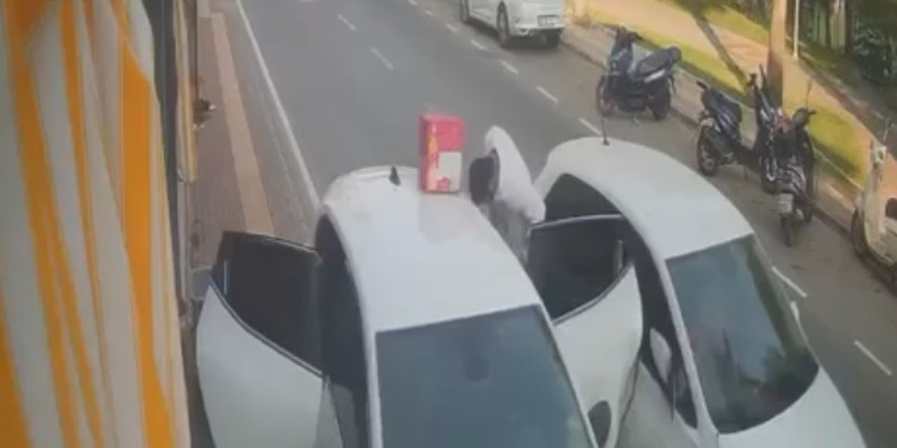 Otomobilden Malzeme İndiren Market Çalışanına Araba Çarptı