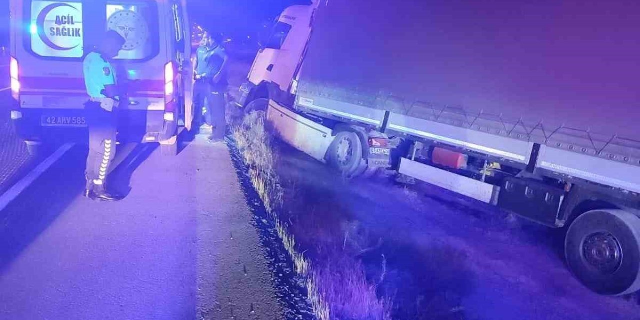 Karapınar’da Tır Şarampole Düştü: 1 Yaralı