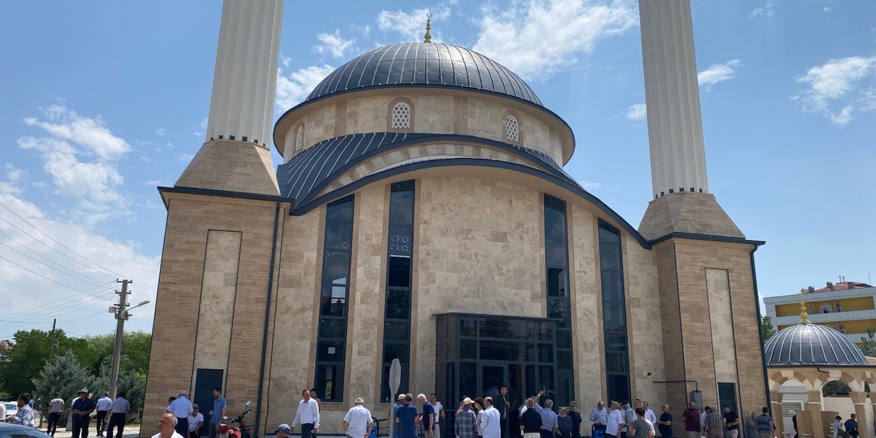 Kulu’da Yapımı Tamamlanan Camide İlk Cuma Namazı Kılındı