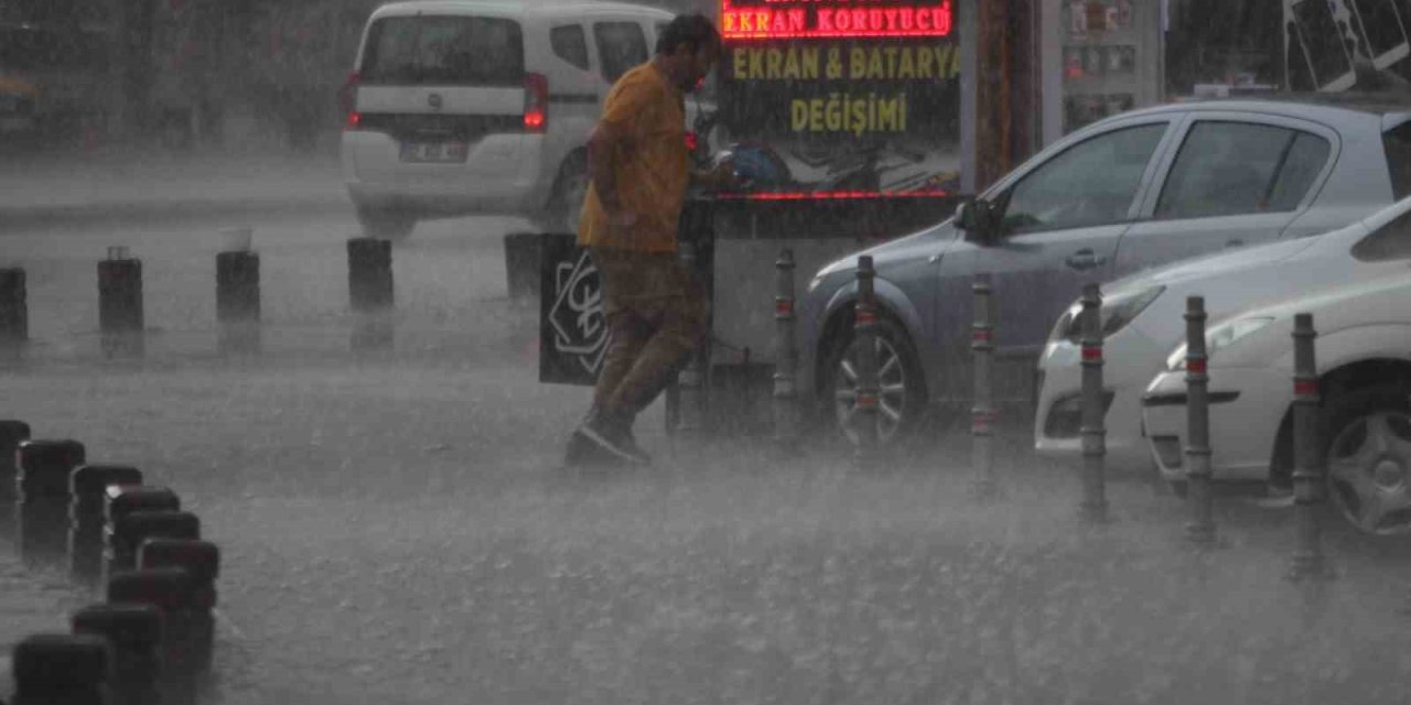 Konya’da Yağmur Bastırdı, Sücürüler Zor Anlar Yaşadı