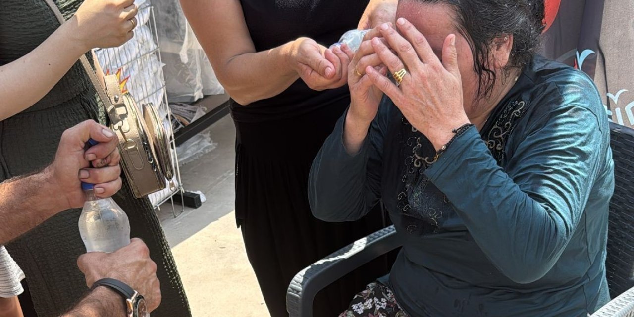 Mersin’de Mağaza Açılışında İzdiham, Yaşlı Kadın Fenalık Geçirdi