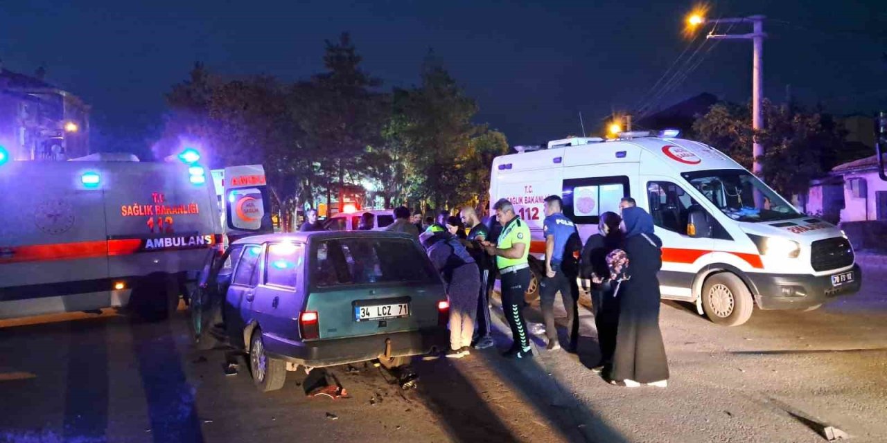 Karaman’da Otomobil İle Motosiklet Çarpıştı: 2 Yaralı