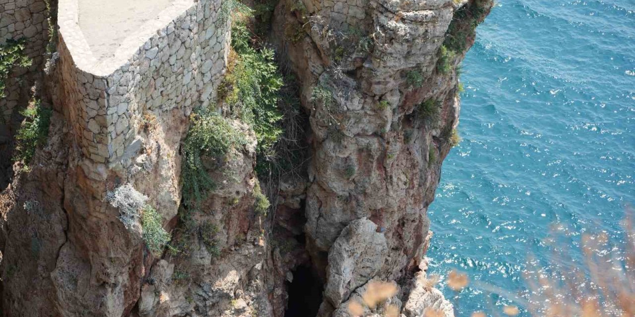 Antalya Falezlerinde Bazı Bölgelerin Koruma Statüsü Değiştirildi