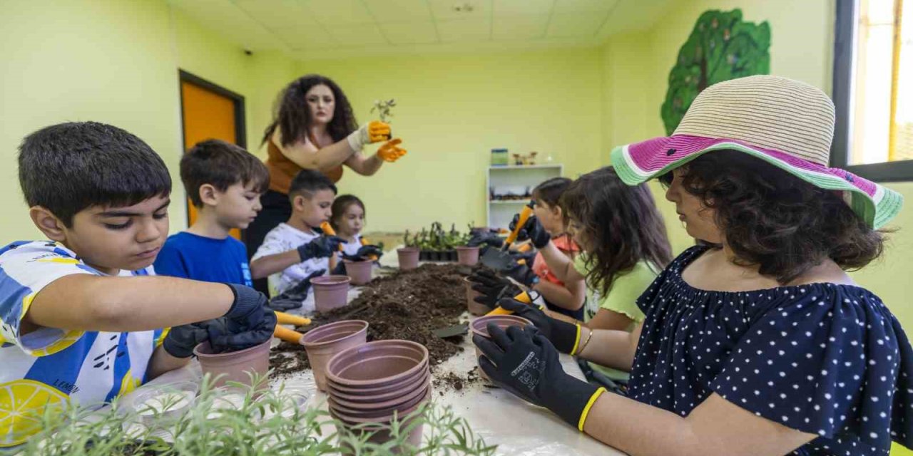 Toroslar Çocuk Kampüsü İle Çocuklar Bilimi Eğlenceyle Öğreniyor