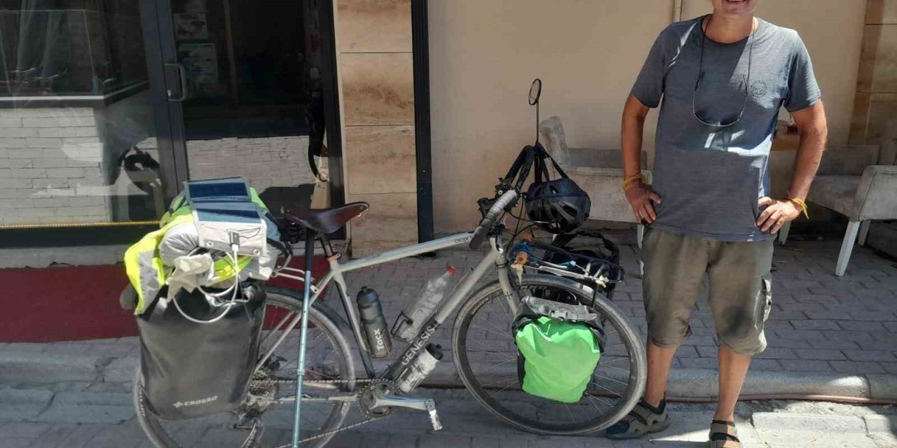 Fransız Bisikletçi 3 Bin 500 Kilometre Pedal Çevirerek Karapınar’a Ulaştı