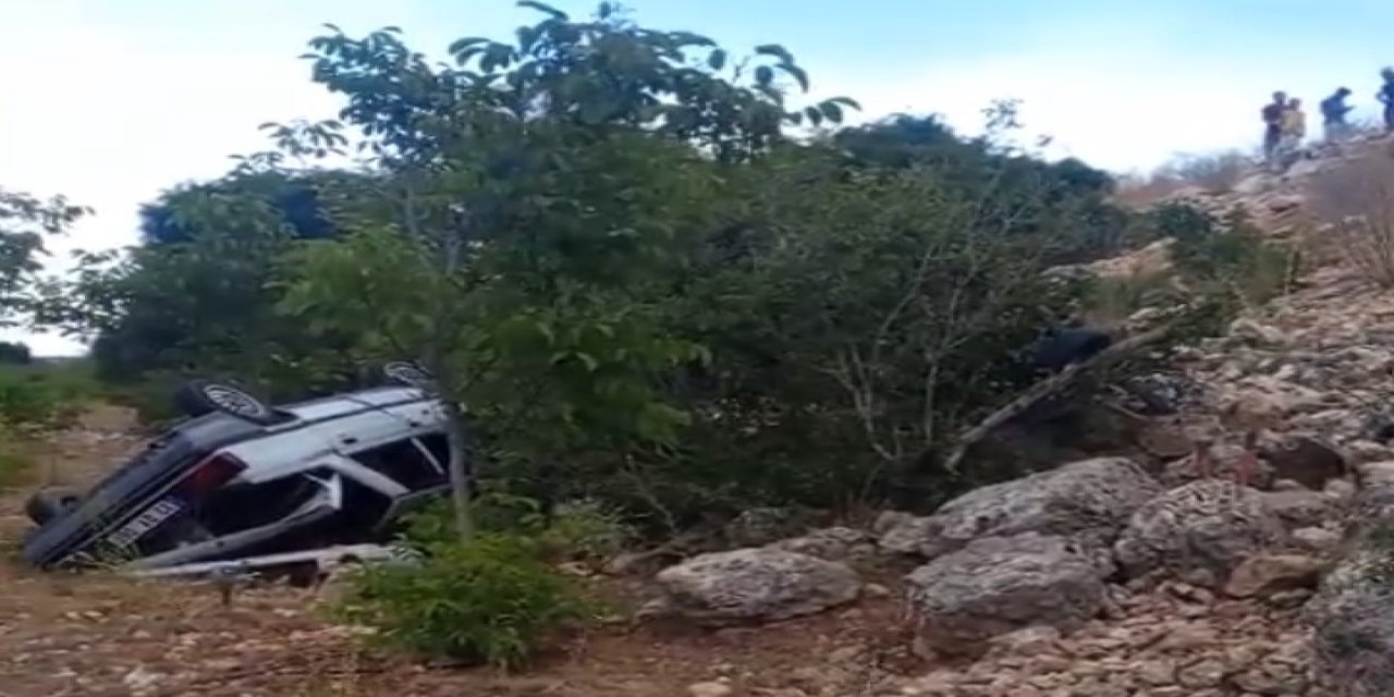 Otomobil Şarampole Yuvarlandı: 3 Yaralı