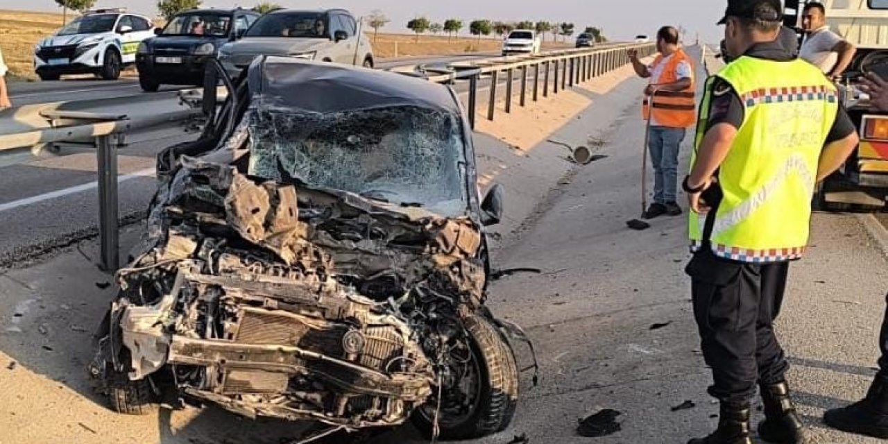 Kontrolden Çıkan Otomobil Bariyerlere Çarptı: 1 Yaralı