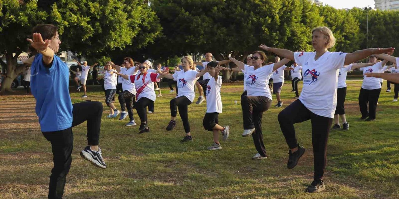 Mersin’de Sabah Sporları Deniz Kenarında Yoğun İlgiyle Devam Ediyor