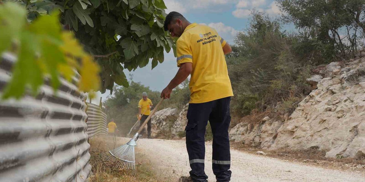 Tarsus’ta Kırsal Mahallelerde Temizlik Çalışmaları Aralıksız Sürdürülüyor
