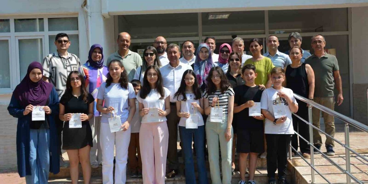 Lgs’de Başarı Elde Eden Öğrenciler Altın İle Ödüllendirildi