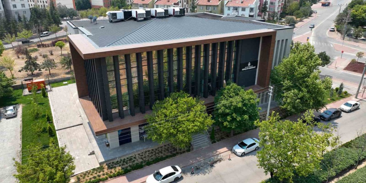 Selçuklu Gençlik Merkezi Yeni Yerinde Gençlerin Hizmetinde