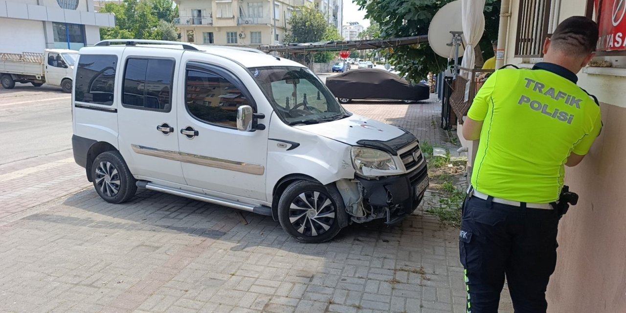 Hafif Ticari Aracç İle Motosiklet Çarpıştı: 1 Yaralı