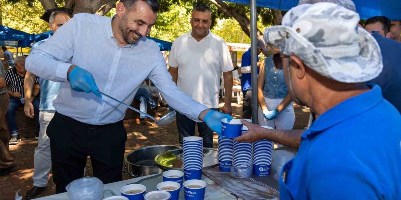 Manavgat’ta Vatandaşlara Aşure İkram Edildi